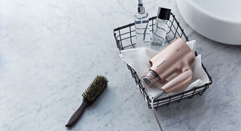 Máy sấy tóc Panasonic EH-NA27PN645